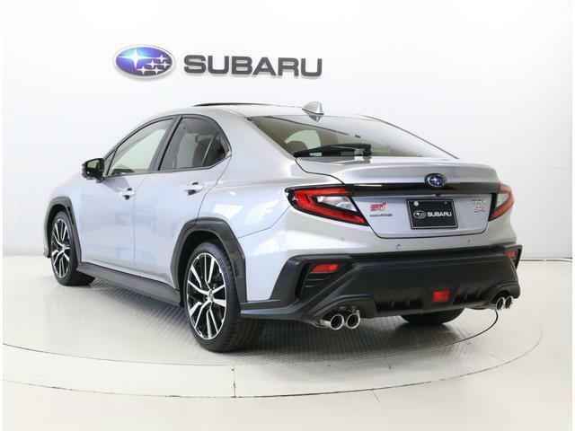 ■SUBARUリヤビークルディテクション装備。後側方からの車両の接近をドアミラーのLEDインジケーターで知らせてくれるます。車線変更やバックで駐車場から出る際なども安心です。