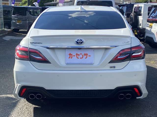 外装は専任のスタッフが真心込めて丁寧にワックス磨きをしておりますので、ピカピカに仕上がっております。内装もルームクリーニング済みでしっかり綺麗にしています。納車時にはもう一度キレイにいたしますよ♪