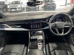 【メーカーナビ】フルセグテレビやブルートゥース接続、AppleCarPlayなど多彩な機能を併せ持っており、インパネ周りがすっきりしてますね！