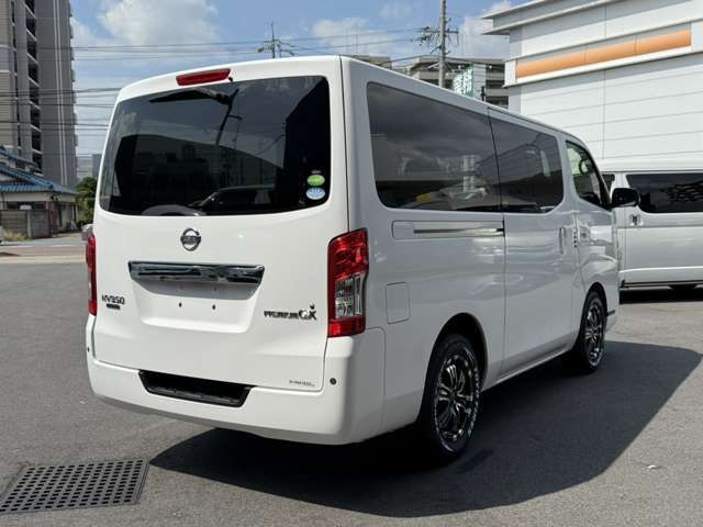 16インチアルミホイール/ベッドキット/7インチナビ/アラウンドビューモニター/衝突軽減ブレーキ/両側小窓付きスライドドア/ETC/スマートキー/プッシュスタート/キャンピングカー
