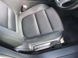 シートリフターつきなので適切な姿勢で運転できます！