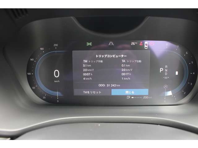 単眼式のスピードメーターは液晶表示で視認性も良く、運転に集中することが出来ます。