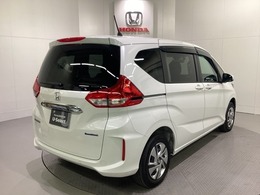 Honda認定中古車 U-Selectは3つの安心をお約束します。　1　Hondaのプロが整備した安心。 2　第三者機関がチェックした安心。　3　購入後もHondaが保証する安心。