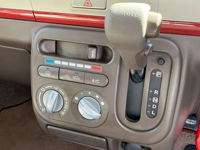 シフトレレバーも運転しやすく握りやすいです！