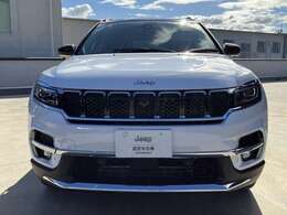 「どこにでも行ける。何でもできる。」Jeepに息づく自由の精神はその素晴らしい性能で、Jeepだから辿り着ける未知なる世界へ誘い心と身体を開放します。