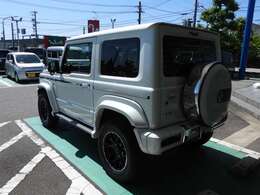 コンセプトを引き継ぎ、より先進的で現代的なアプローチとなった G。ADVANCE ＜前進＞というコンセプトの通りモダンデザインをおしゃれなディテールと精巧なつくり。よりスポーティーでダイナミックになったNEW-G