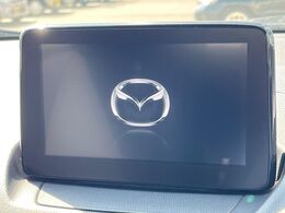 【メーカー純正ナビ】インテリアに溶け込むスタイリッシュな「専用設計」メーカーナビを装備♪視認性や操作性など基本性能にも優れ、より上質なカーライフをお楽しみいただけます。