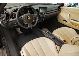 大型整備工場完備。弊社では、整備・板金・コーティングまで、全て社内一貫体制にて対応させていただいております。