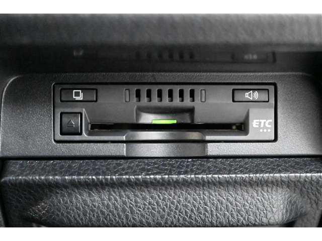 ETC車載器です。　高速・有料道路の料金をキャッシュレス、スムーズに通過できます。