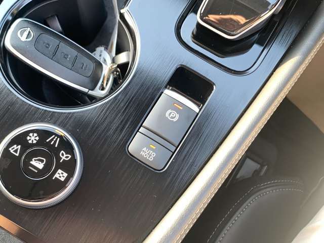 【電動パーキングブレーキ】ボタン一つでパーキングブレーキが掛けられる電動パーキングブレーキ！