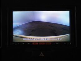 ◆バックカメラ◆リバースにするだけで映ります、後方の安全確認や、狭い駐車場での車庫入れ、雨の日や夜間など視界の悪い時に便利です！安全にバックする為には欠かせない装備です。