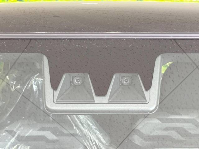 【スマートアシスト】走行中に前方の車両等を認識し、衝突しそうな時は警報とブレーキで衝突回避と被害軽減をアシスト。より安全にドライブをお楽しみいただけます。