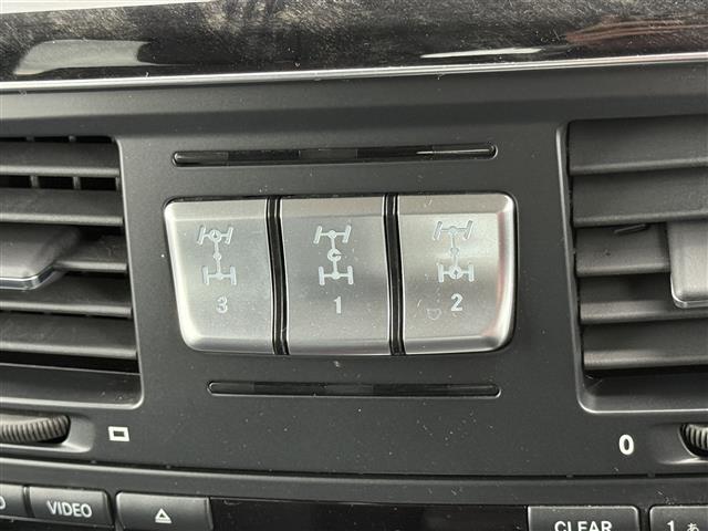 納車前に内外装のクリーニングをいたします。各種コーティング（別途有料）もご用意しておりますので、是非ご相談ください。