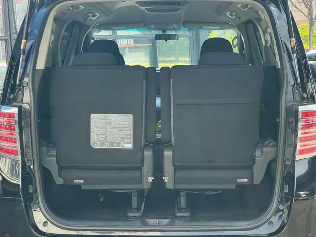 荷室スペース（三列目シート全下げ）