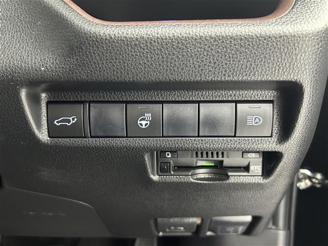 【ETC】有料道路を利用する際に料金所で停止することなく通過できる、ETC車載器（ノンストップ自動料金収受システム機器）が装備されています。セットアップを行うことで利用可能になります。