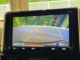 【バックカメラ】駐車時に後方がリアルタイム映像で確認できます。大型商業施設や立体駐車場での駐車時や、夜間のバック時に大活躍！運転スキルに関わらず、今や必須となった装備のひとつです！