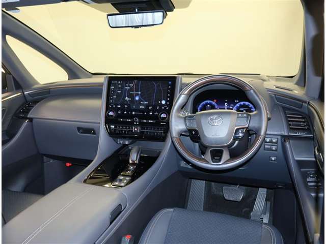 オシャレなインテリアで運転する気分も盛り上がりますよね＾＾