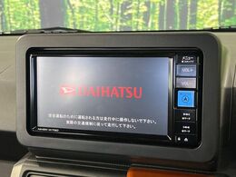【純正ナビ】人気の純正ナビを装備しております。ナビの使いやすさはもちろん、オーディオ機能も充実！キャンプや旅行はもちろん、通勤や買い物など普段のドライブも楽しくなるはず♪