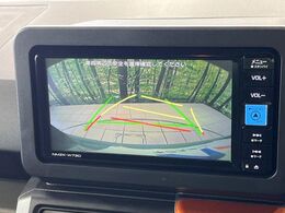 【バックカメラ】駐車時に後方がリアルタイム映像で確認できます。大型商業施設や立体駐車場での駐車時や、夜間のバック時に大活躍！運転スキルに関わらず、今や必須となった装備のひとつです！