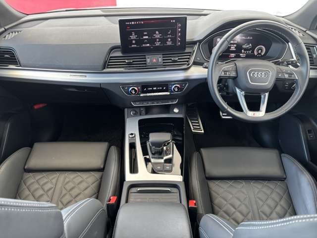 Audiのインテリアはエクステリア同様、優れたデザイン性とクオリティ、そして機能性を兼ね備えております。