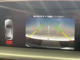 ●ガイドライン付きバックカメラ：不安な駐車もこれで安心！ガイドライン付きなので狭い箇所での駐車もラクラクです！