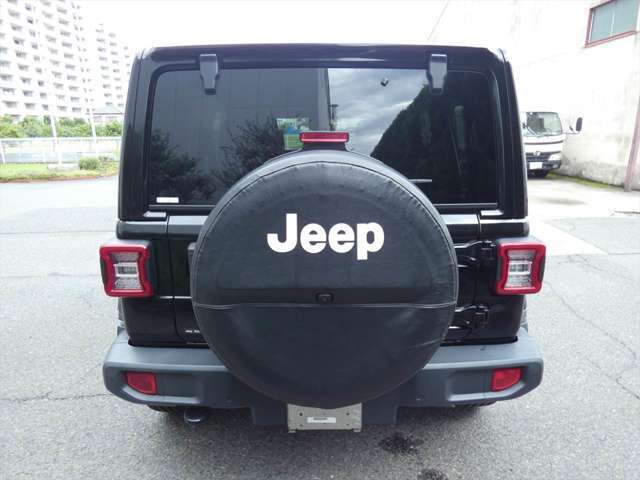 バックカメラ＆前後パークセンサーを装備しておりますので車庫入れも安心です！