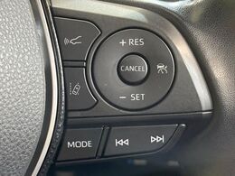 【レーダークルーズコントロール】高速道路での長距離走行が楽に！！自動で速度を保つクルーズコントロールが、衝突軽減システムと連携し、前方の車両を感知して車間を保つように速度調節してくれます！！