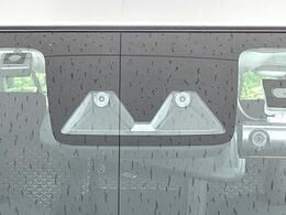 【スマートアシスト】走行中に前方の車両等を認識し、衝突しそうな時は警報とブレーキで衝突回避と被害軽減をアシスト。より安全にドライブをお楽しみいただけます。