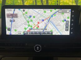 【メーカー純正ナビ】インテリアに溶け込むスタイリッシュな「専用設計」メーカーナビを装備♪視認性や操作性など基本性能にも優れ、より上質なカーライフをお楽しみいただけます。