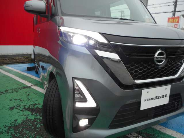 ヘッドライトはLED仕様で、明るく雨の日も安心です！フォグランプも付いています。