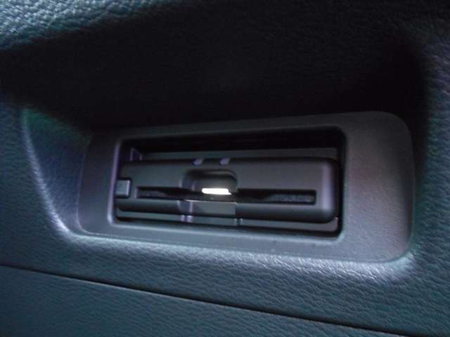 ETCは運転席右下にあります。