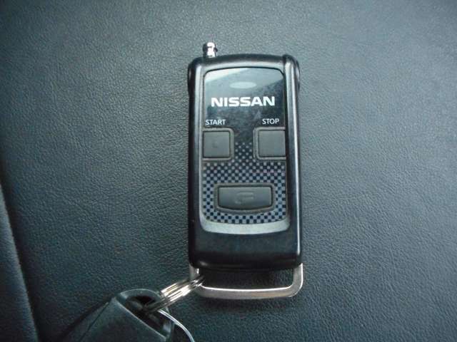 リモコンエンジンスターター付きですので、離れた所からエンジンのスタート・ストップが出来ます。乗車前に室内を涼しくする事も！