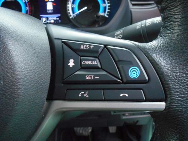 ステリングスイッチはプロパイロットコントロールスイッチ・オーディオ操作スイッチです。写真はプロパイロットコントロールスイッチ。