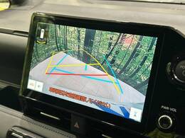 【バックカメラ】駐車時に後方がリアルタイム映像で確認できます。大型商業施設や立体駐車場での駐車時や、夜間のバック時に大活躍！運転スキルに関わらず、今や必須となった装備のひとつです！