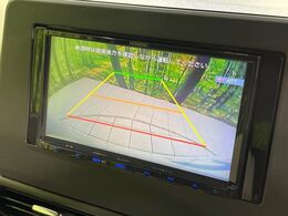 【バックカメラ】駐車時に後方がリアルタイム映像で確認できます。大型商業施設や立体駐車場での駐車時や、夜間のバック時に大活躍！運転スキルに関わらず、今や必須となった装備のひとつです！