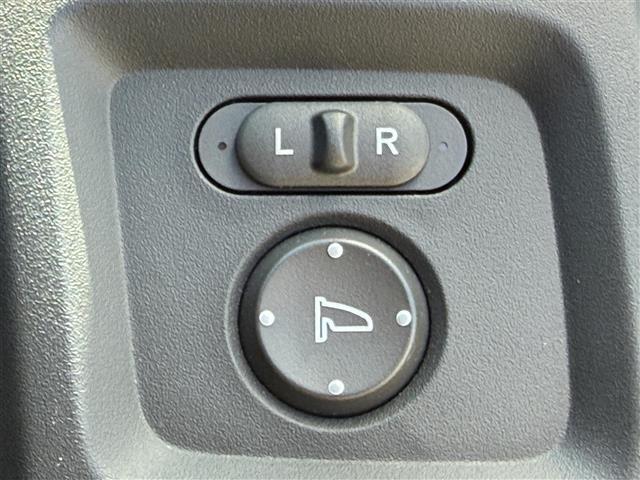納車前に内外装のクリーニングをいたします。各種コーティング（別途有料）もご用意しておりますので、是非ご相談ください。