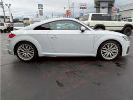 掲載されている車両は在庫があるお車です。当店へのご連絡は【0078‐6003‐268651】です！ ※来店の際は事前にご連絡ください。