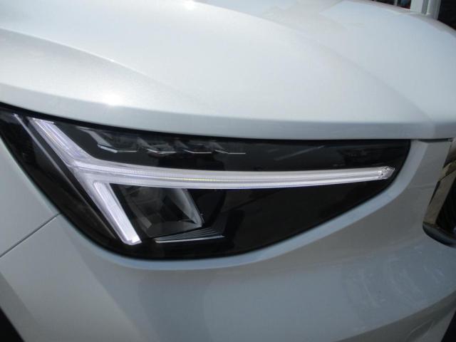 明るいLEDヘッドライトも装備しています