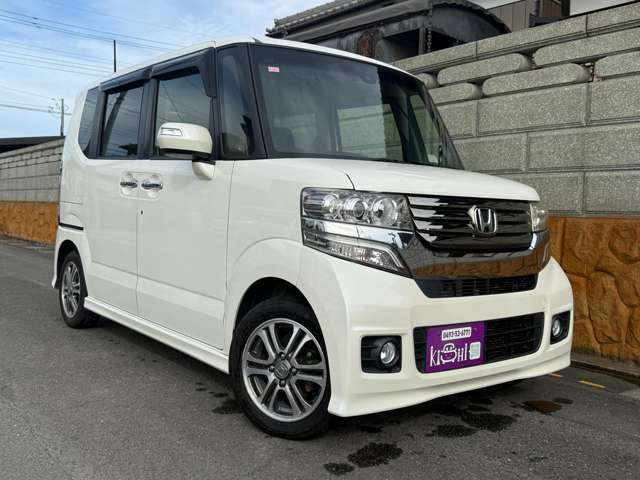 右フロント周りはとてもきれいな状態で、修復歴は一切ありません。目立つ傷や凹みもなく、塗装も色褪せや不具合がなく良好です。