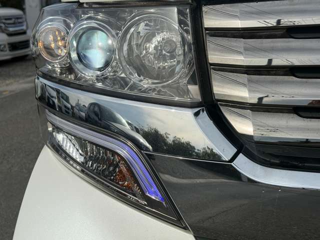 とても綺麗な状態のライトです。黄ばみ等もありません。