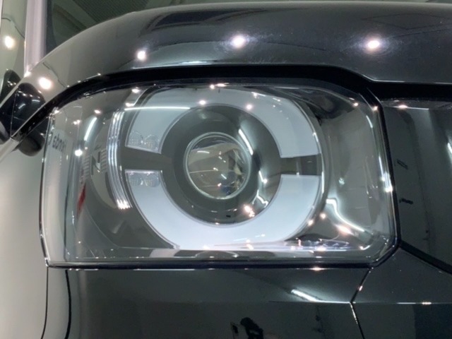 LEDヘッドライトは、点灯の瞬間から最大光量を発揮し、突然暗くなるトンネルなどでの安定感を高めます。