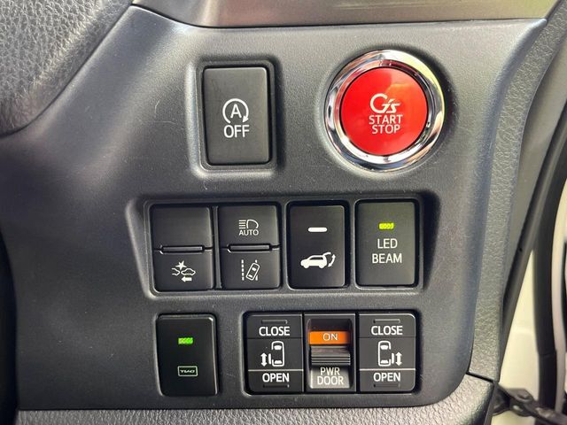 【両側パワースライドドア】スマートキーや運転席のスイッチで後席両側スライドドアの開閉が可能♪電動だから力を入れてドアを開ける必要が無く、小さなお子様でも簡単に開け閉めでき快適です♪