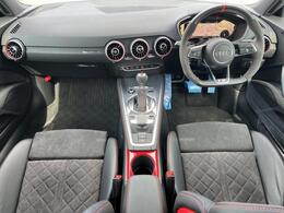 高度な訓練・教育を受けたAudi専門のテクニシャンが、100項目にもおよぶ精密な点検を実施。すべてをクリアしたAudi車だけがあなたのお手元に届けられます。