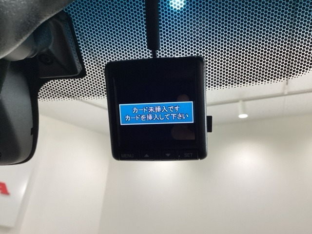ドライブレコーダーが前方の監視をしてくれます。衝突や急ブレーキなどを感知した場合に、記録された動画が万が一の際に直前の状況を把握する手助けとなります。