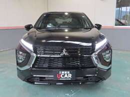 フロントガラス上方に装着したカメラにより車線を外れそうになると警報でドライバーに注意を促す、車線逸脱警報システム！