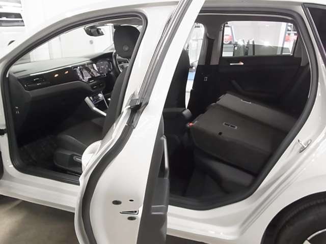 当社販売担当者、仕入担当者、リフトに持ち上げ車検検査員による下廻りチェックをクリアした高品質車を展示しております。