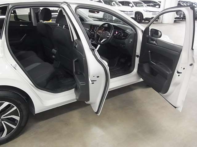 毎日新規物件入庫！3500台の高品質車をぜひとも、ご自身の目で直接ご覧になって、ご実感下さい、自身を持ってお勧めいたします。