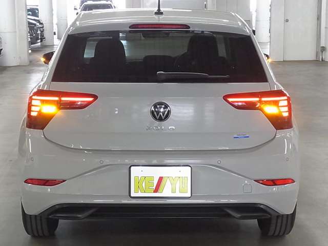 業者によるルームクリーニング実施☆室内の細かい所からエンジンルームまでキレイになった状態でお渡し致します♪