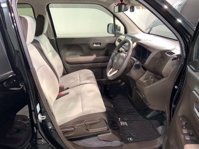 シートは厚めのクッションですのでゆったり座れますよ。