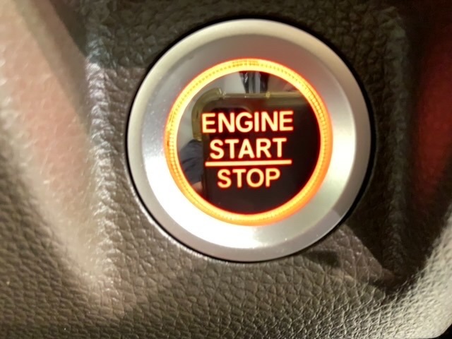 ワンプッシュでエンジンのスタート、ストップが出来て便利です。